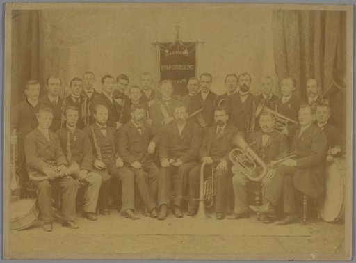 Group Portrait of Harmonie 'Crescendo'