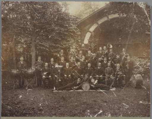 Group portrait of the Harmony 'Crescendo'