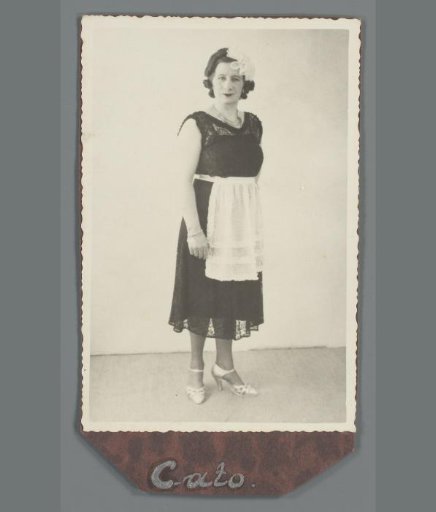 Portrait of Cato Merks wearing an apron