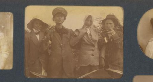 Group portrait of Pauline van den Bussche, Jenny Wichers, Wiesje Merkus and Alexander Voormolen