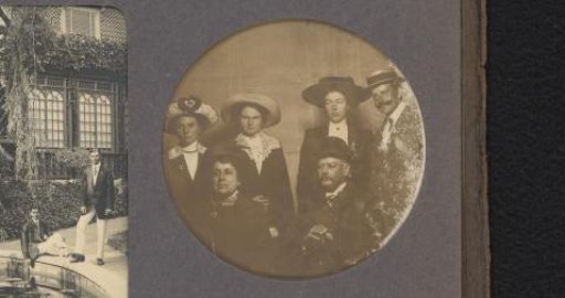 Group portrait with Wiesje Merkus, Pauline van den Bussche, Jeanne du Rieu-Bakhuis, Jan Bakhuis and a married couple, designated as Mrs. and Mr. Bakhuis