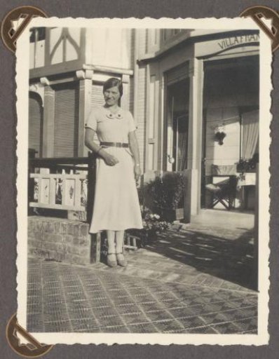Woman standing in front of a villa, probably in southern France