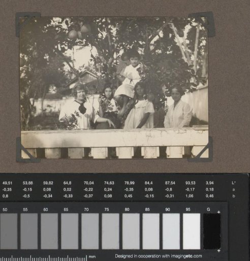 Henriëtte Wassink with others by a tree with large fruit