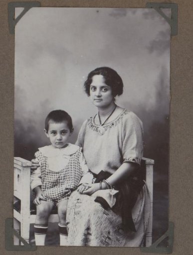 Portrait of Henriëtte Wassink and her son Johannes van Zijll de Jong