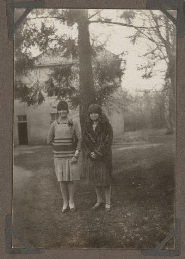 Wilhelmina van Zijll de Jong and Henriëtte Wassink