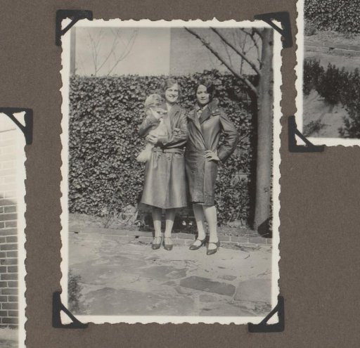 Portrait of Corry Mak van Waay-Zulver and Wilhelmina van Zijll de Jong with a dog