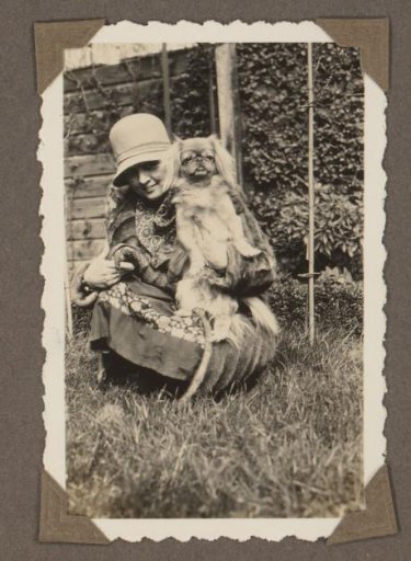 Henriëtte Wassink with a dog