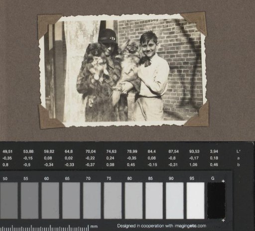 Henriëtte Wassink and Dicky Baud with two dogs