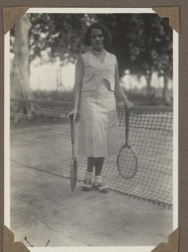 Portrait of Wilhelmina van Zijll de Jong on a tennis court
