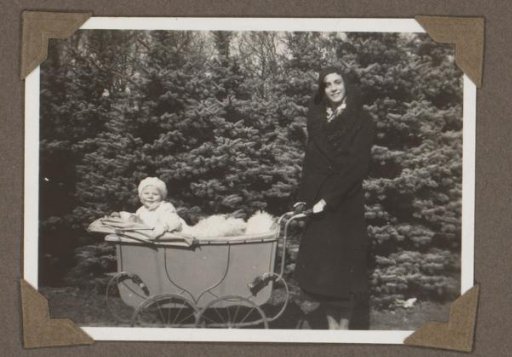 Ada Krüseman with a child in a pram