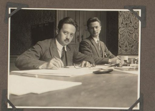 Johannes van Zijll de Jong and an unknown man seated at a writing desk