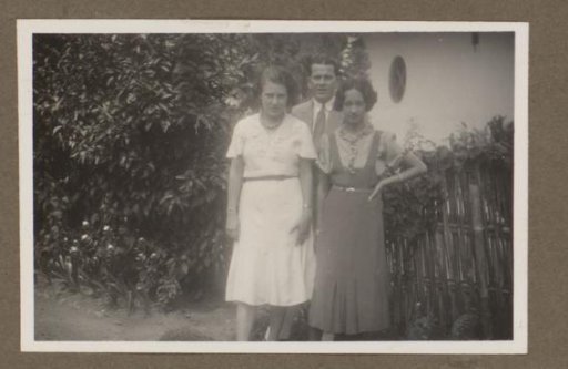 Group portrait in a garden, Batavia