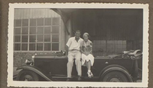 Portrait of Edward Burch and Ada Krüseman in a car, Tjibeber