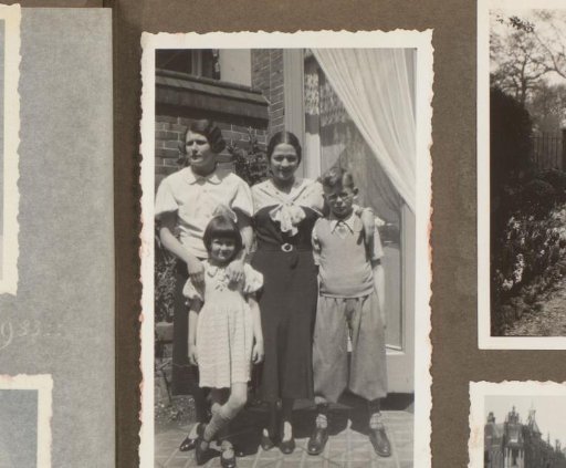 Group portrait of Annie Bennink with her children and a woman