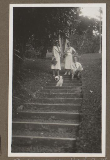 Dootje van Zijll de Jong with Bobby and a man in a park, Batavia