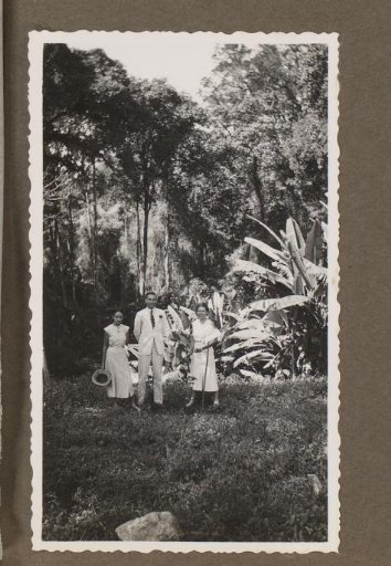 Group with Dootje van Zijll de Jong in the forest, near Bandoeng