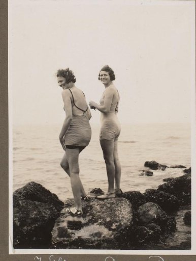 Willy and Annie Bennink in bathing suits