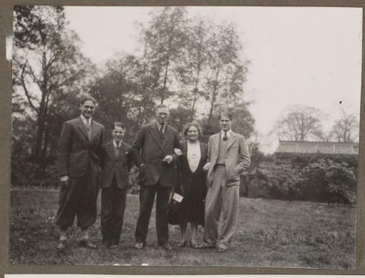 Group portrait of the Zulver family, London