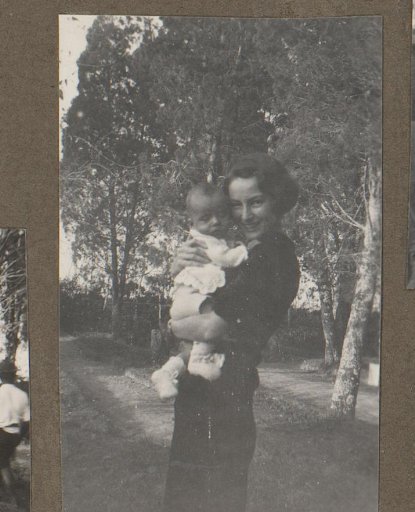 Portrait of Ada Krüseman with Teddy as a baby