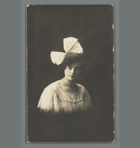 Portrait of Jetty Merks, at the Age of Fifteen