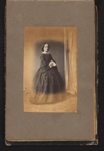 Portrait of a standing woman