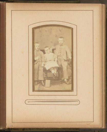 Group portrait of three children, possibly members of the Beucker Andreae family