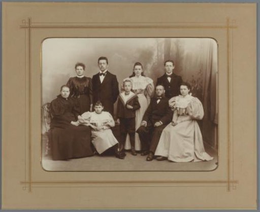 Group portrait of an unknown family