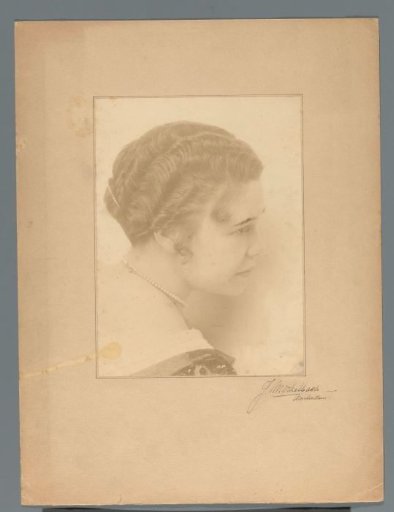 Portrait of Mezzo-Soprano Berthe Serven