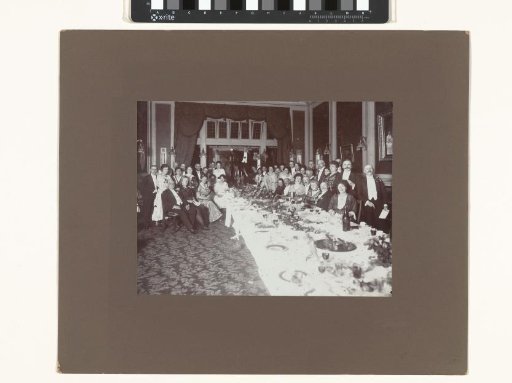 Group portrait during a dinner at House Zomerdijk Bussink