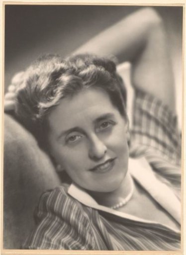 Portrait of actress Loudi Nijhoff