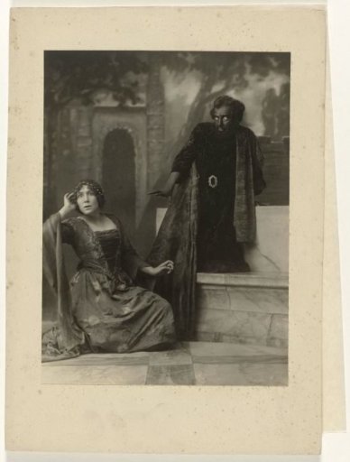Van Dalsum and Rie Gilhuys Sasbach in the play Othello