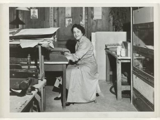 Portrait of Mies Rosenboom-Merkelbach in the studio