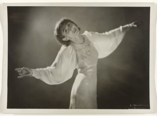 Chaja Goldstein in a theatrical performance