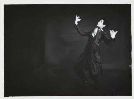 Chaja Goldstein in a theatrical performance