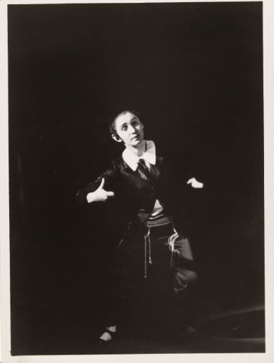 Chaja Goldstein in a theatrical performance