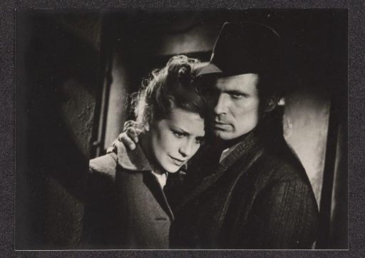 Still uit de film Die Mörder sind unter uns, met acteurs Hildegard Knef en Ernst Wilhelm Borchert