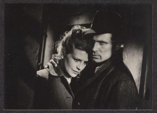 Still uit de film Die Mörder sind unter uns, met acteurs Hildegard Knef en Ernst Wilhelm Borchert