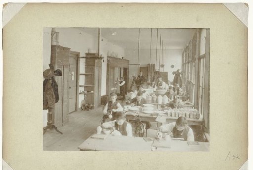 Painting room of the Rozenburg porcelain factory