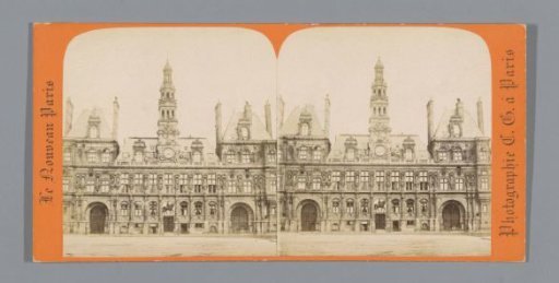 Front facade of the Hôtel de Ville in Paris