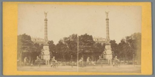 View of the Fontaine du Palmier