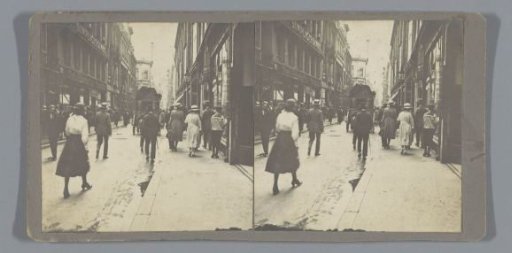 Pedestrians on the Hohe Straße in Cologne
