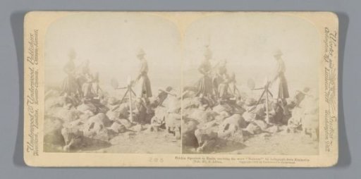 Soldiers of the Gordon Highlanders receiving a message on the heliograph, South Africa