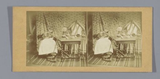 Theatrical performance of a working woman who has fallen asleep