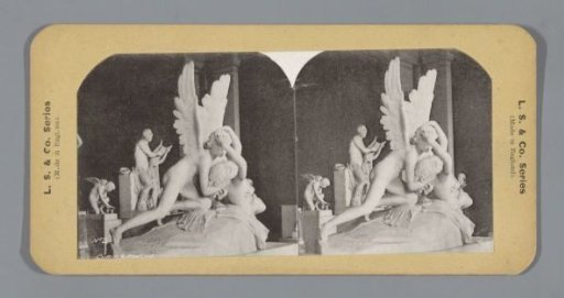Room view with a view of Amor and Psyche by Antonio Canova in the Louvre