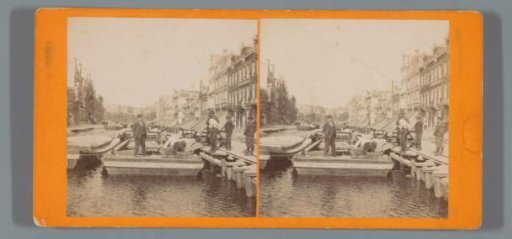 Men working on the reclamation of the Overtoom, while boys watch from the bank, Amsterdam