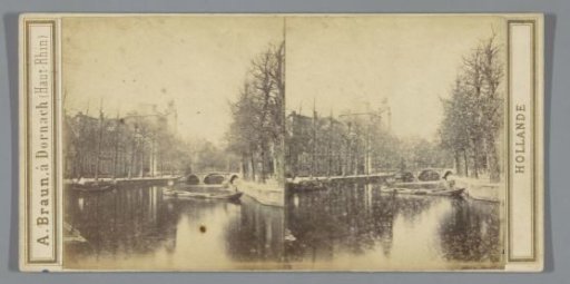 View of the Rapenburg, Leiden. On the left the Academiegebouw, in front of it the Nonnenbrug
