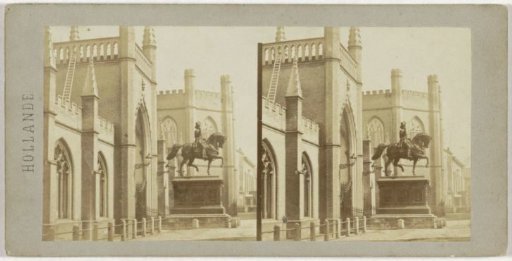 View of Noordeinde Palace with the equestrian statue of William of Orange in The Hague