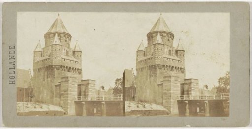 View of the Kleine Houtpoort in Haarlem, seen from the Kleine Houtweg