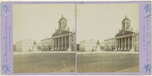 View of the King's Square with St. James-on-the-Koudenberg and the statue of Godfrey of Bouillon