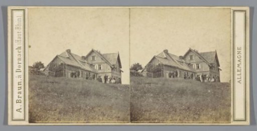 Several people in front of a guesthouse in Friedrichroda, Germany